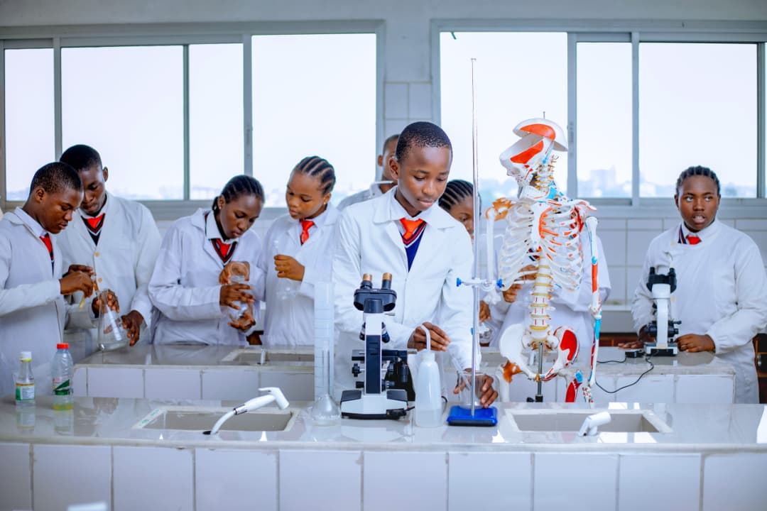 Laboratoire scientifique, poste de manipulation